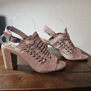 STEVE MADDEN Calum Leather Heeled Sandals Almond Beige size 8 pre-owned